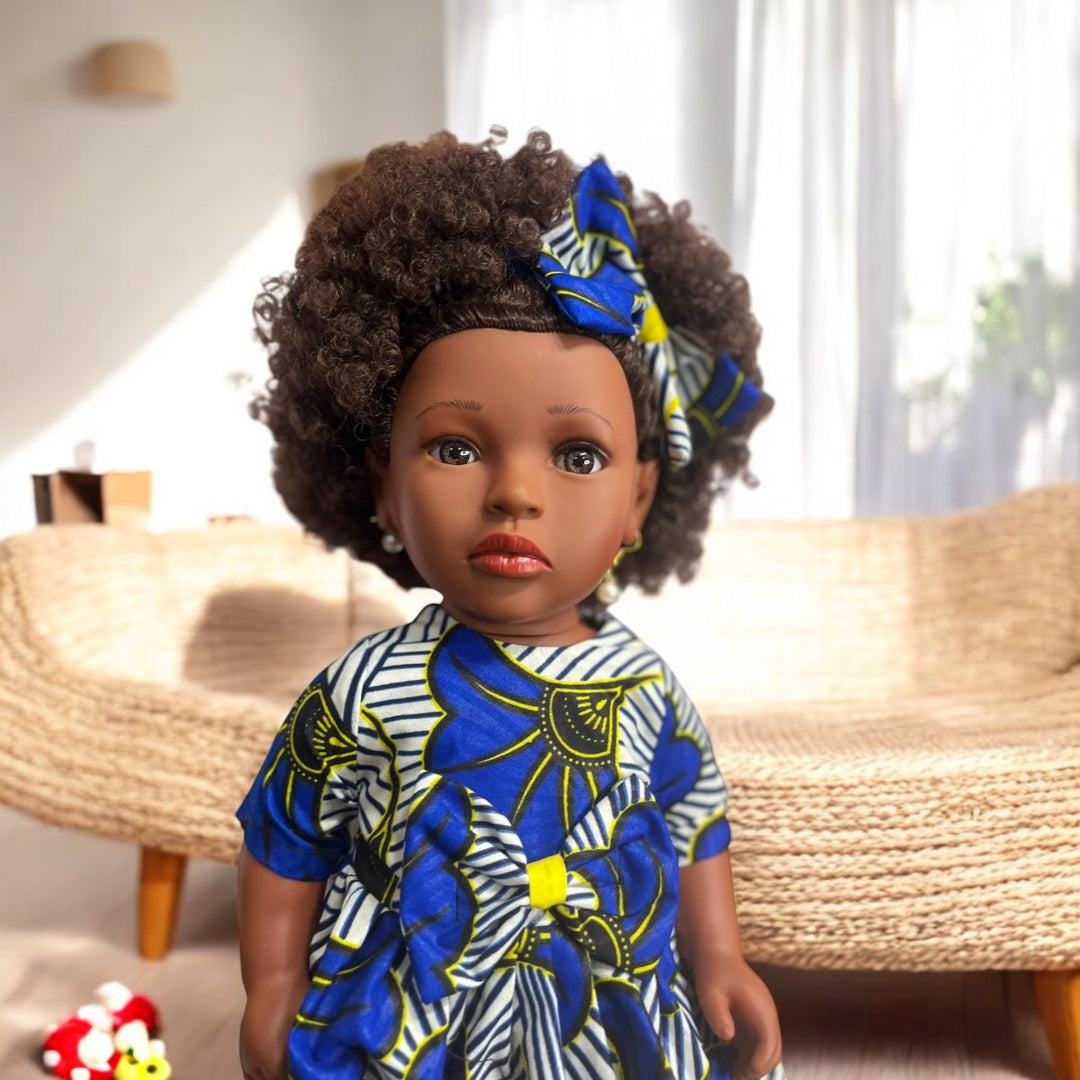 Simba - La Poupée Bouclée au Style Élégant