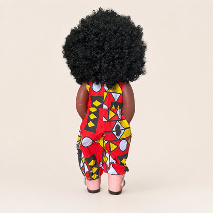 Poupée noire Kemi 45 cm aux cheveux bouclés – Combinaison africaine et chaussures incluses