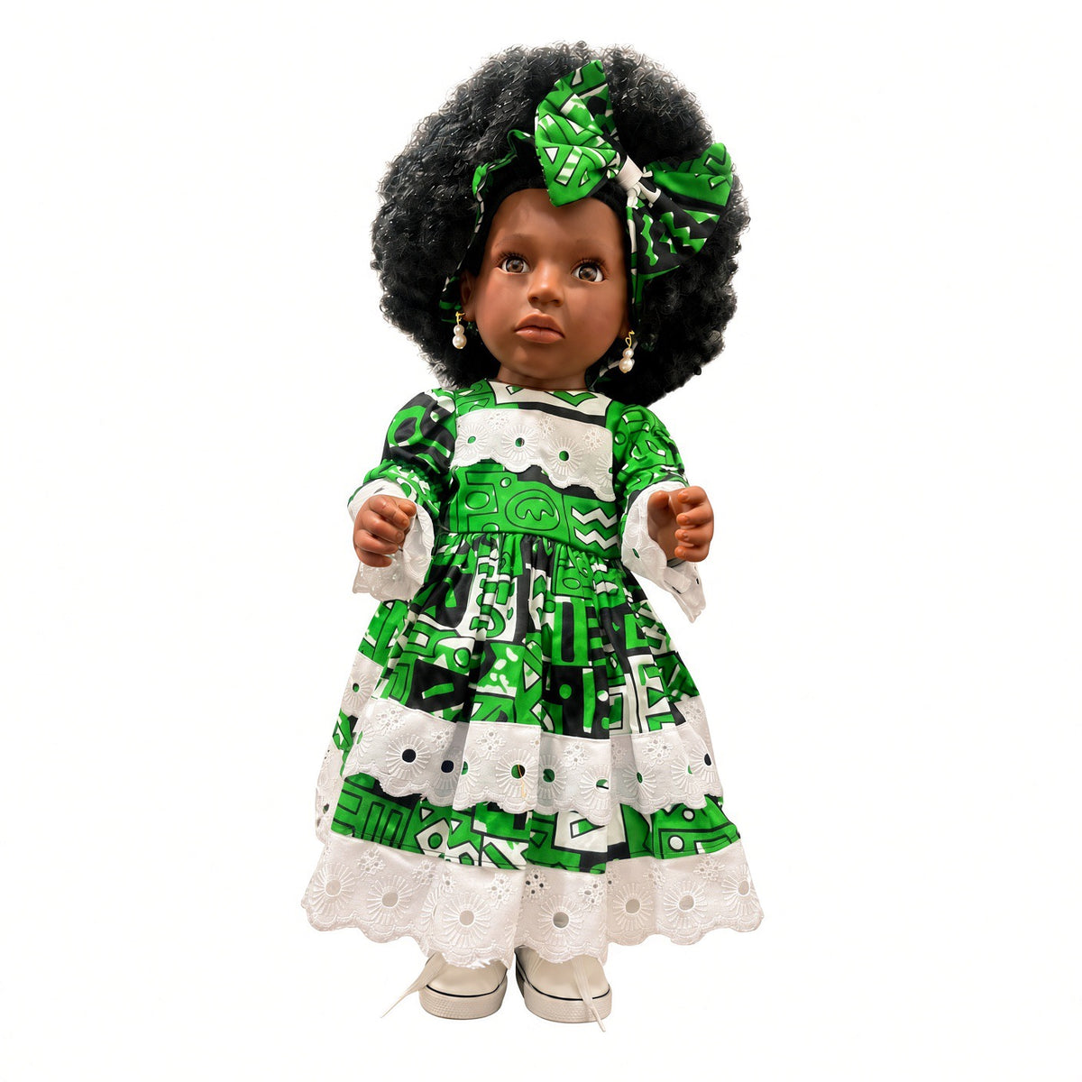 Adjoa – Poupée noire 45 cm aux cheveux crépus, robe wax verte