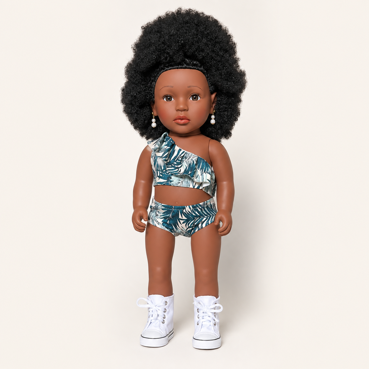 Poupée noire Abeni 45 cm aux cheveux crépus – Tenue tropicale 3 pièces et chaussures