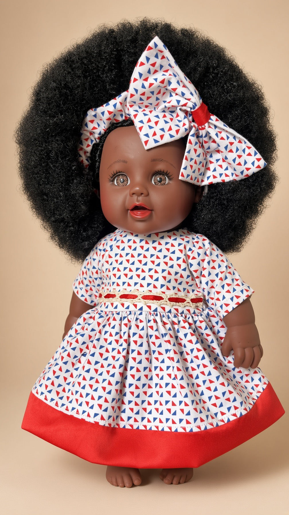 NZINGA JR – Poupée Noire 30 cm | Cheveux Crépus Afro + Robe Blanche à Motifs