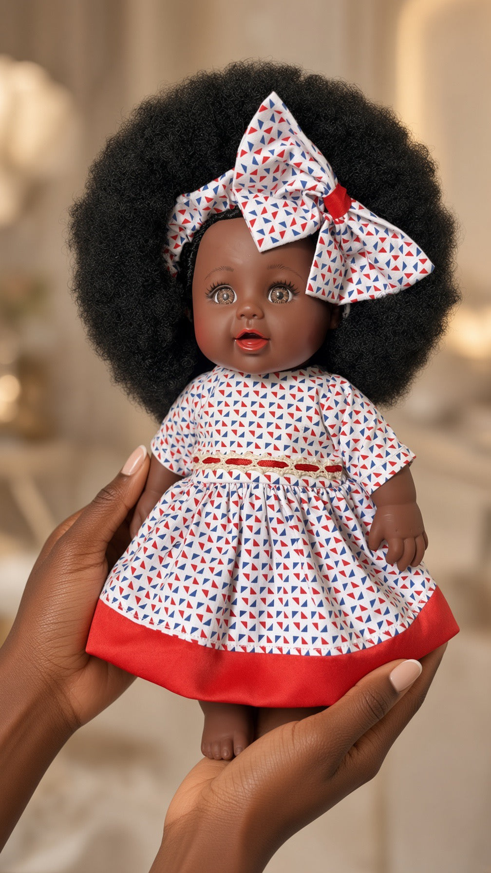 NZINGA JR – Poupée Noire 30 cm | Cheveux Crépus Afro + Robe Blanche à Motifs
