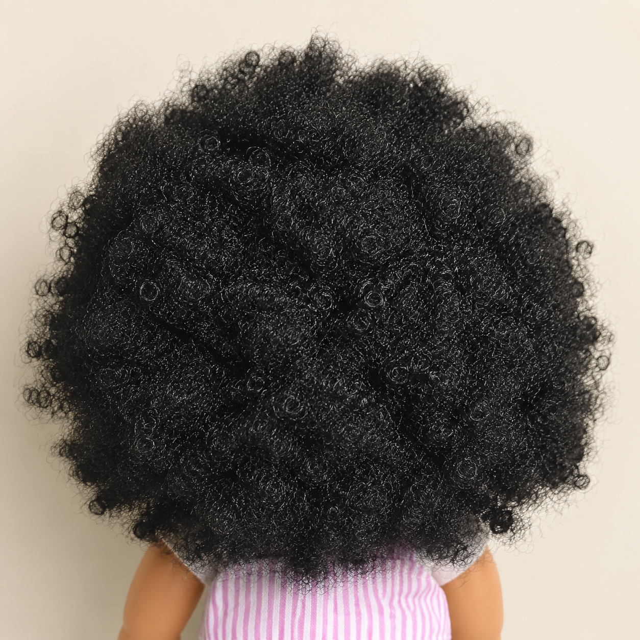 Poupée métisse Naïma 30 cm – Cheveux crépus à coiffer – Tenue rose rayée