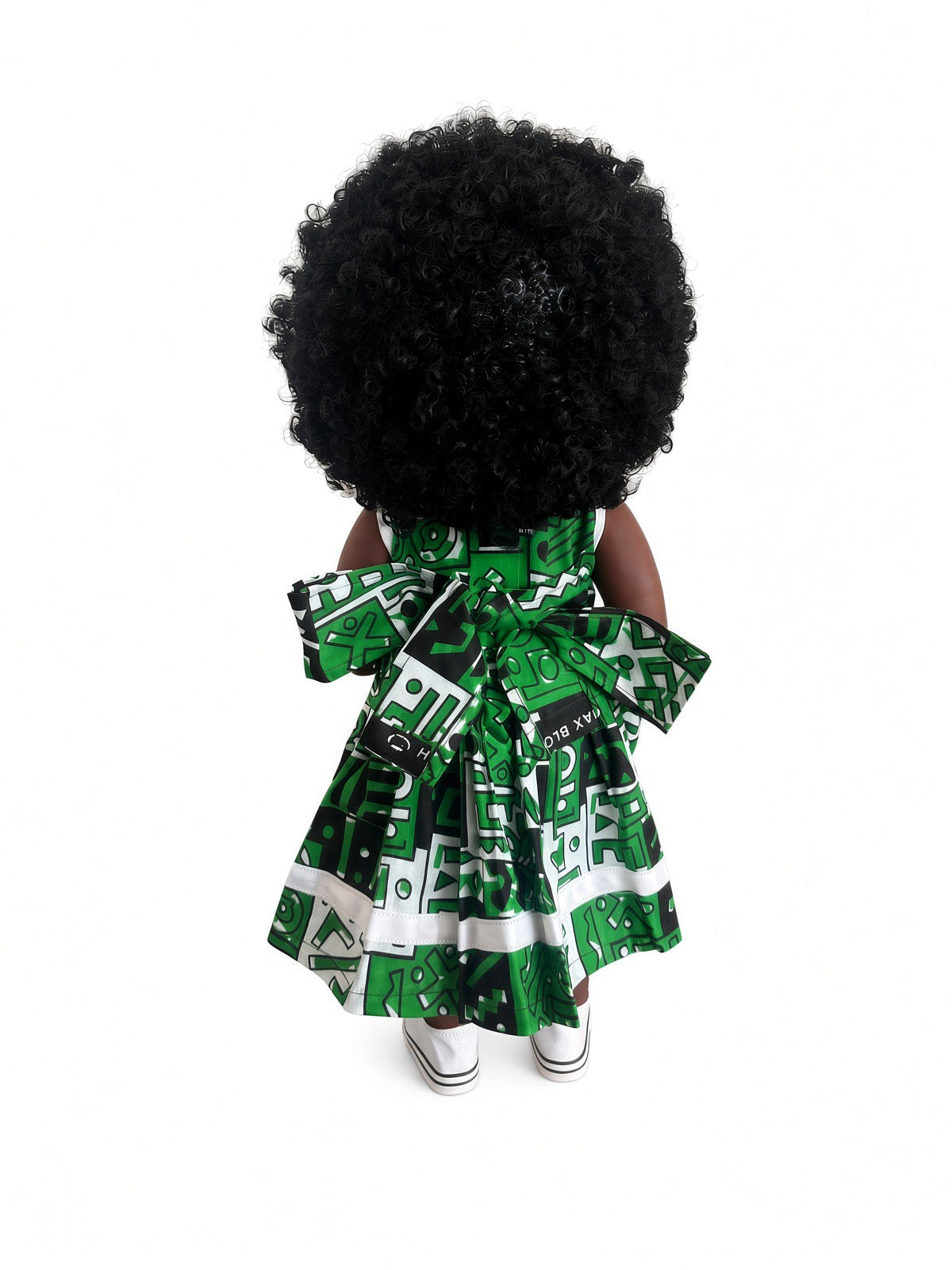 Poupée noire AWO 45 cm aux cheveux bouclés – Robe et foulard wax