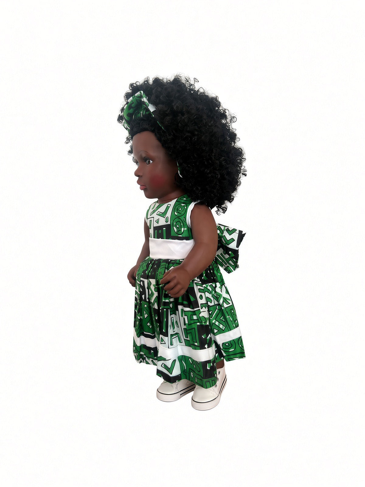 Poupée noire AWO 45 cm aux cheveux bouclés – Robe et foulard wax