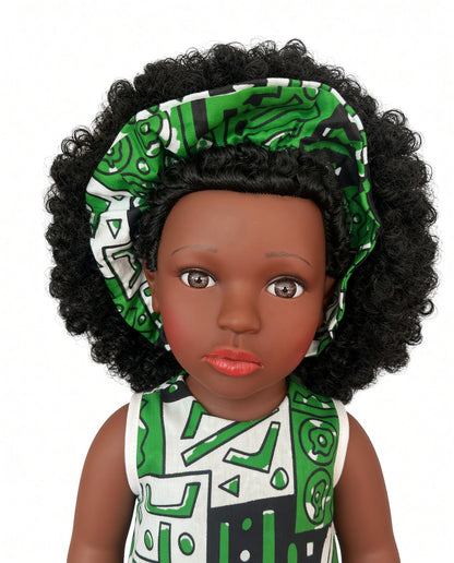 Poupée noire AWO 45 cm aux cheveux bouclés – Robe et foulard wax