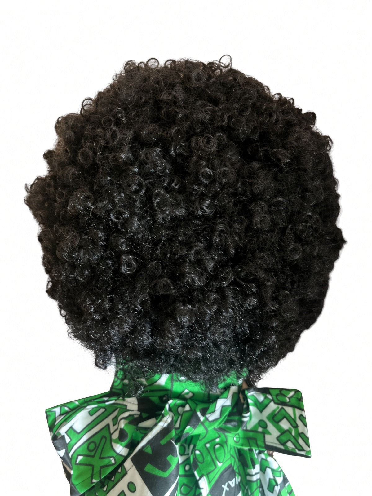 Poupée noire AWO 45 cm aux cheveux bouclés – Robe et foulard wax