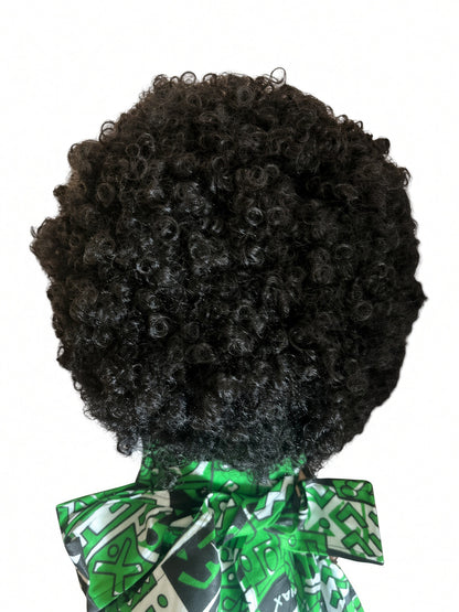 Poupée noire AWO 45 cm aux cheveux bouclés – Robe et foulard wax